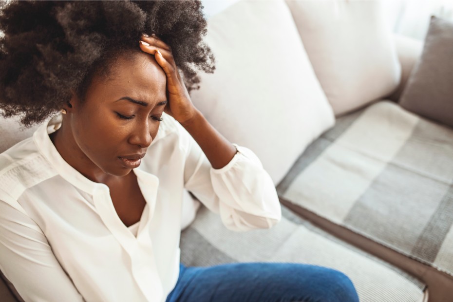 joven desesperanzada sufriendo depresión