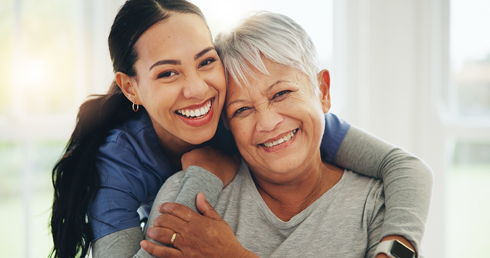 Mujeres exponiendo una sonrisa perfecta