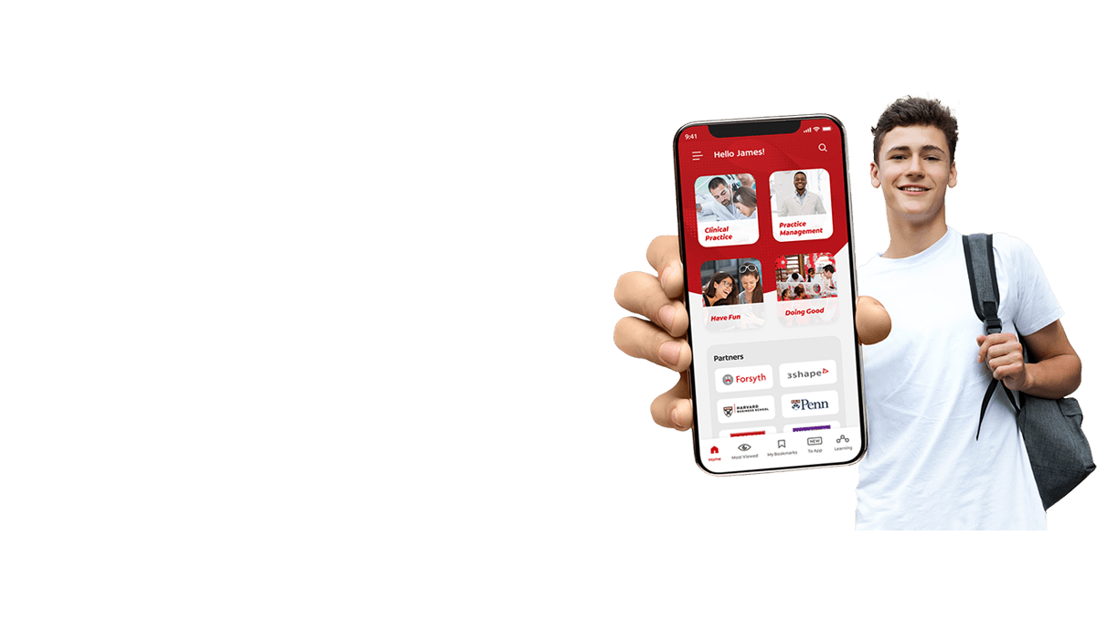 Chico sosteniendo celular con la StuDENT